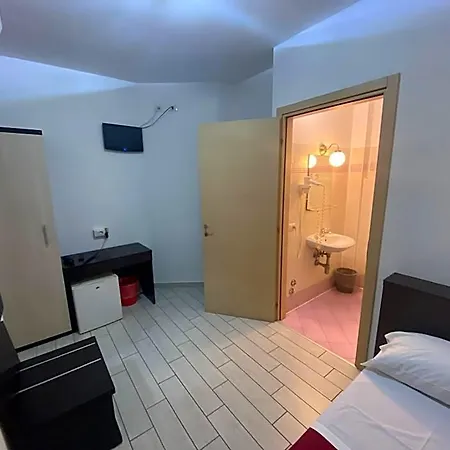Poma 3* Milánó